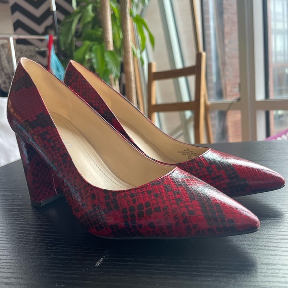 Marc Fisher Red Snakeskin Viviene Block Heel Pumps - Picture 4 of 16